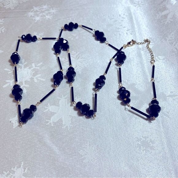 Aurora Borealis Black Glass Necklace on Gold Tone Chain 38” Vintage Gorgeous - Picture 2 of 5